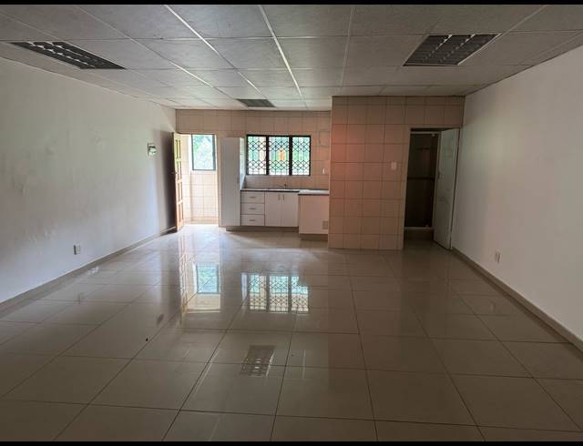 90M² OFFICE TO LET IN BRIARDENE